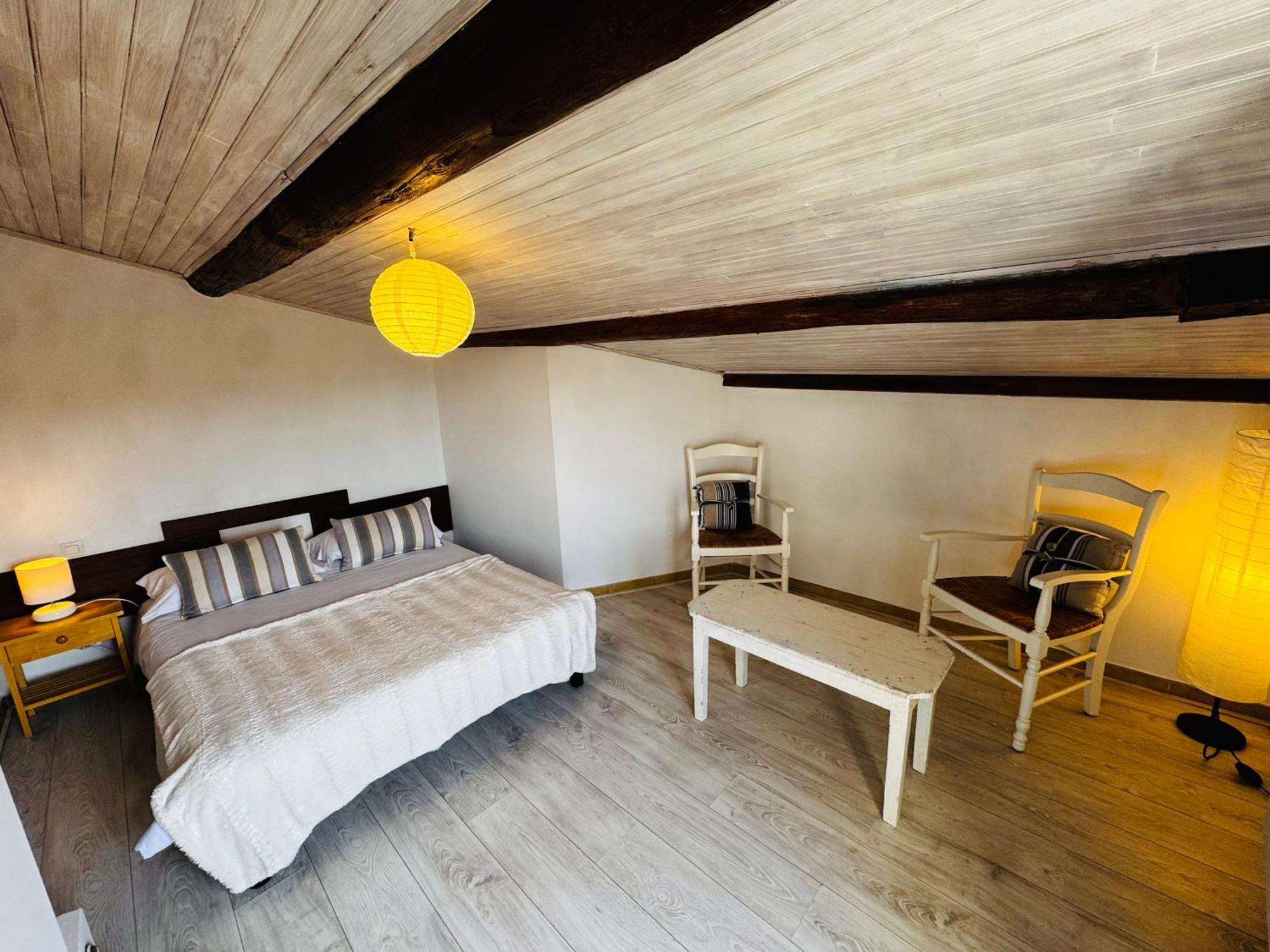 Gite La Bastide De La Loge Au Pied Du Mont Ventoux ソー・ドゥ・ヴォクリューズ 部屋 写真